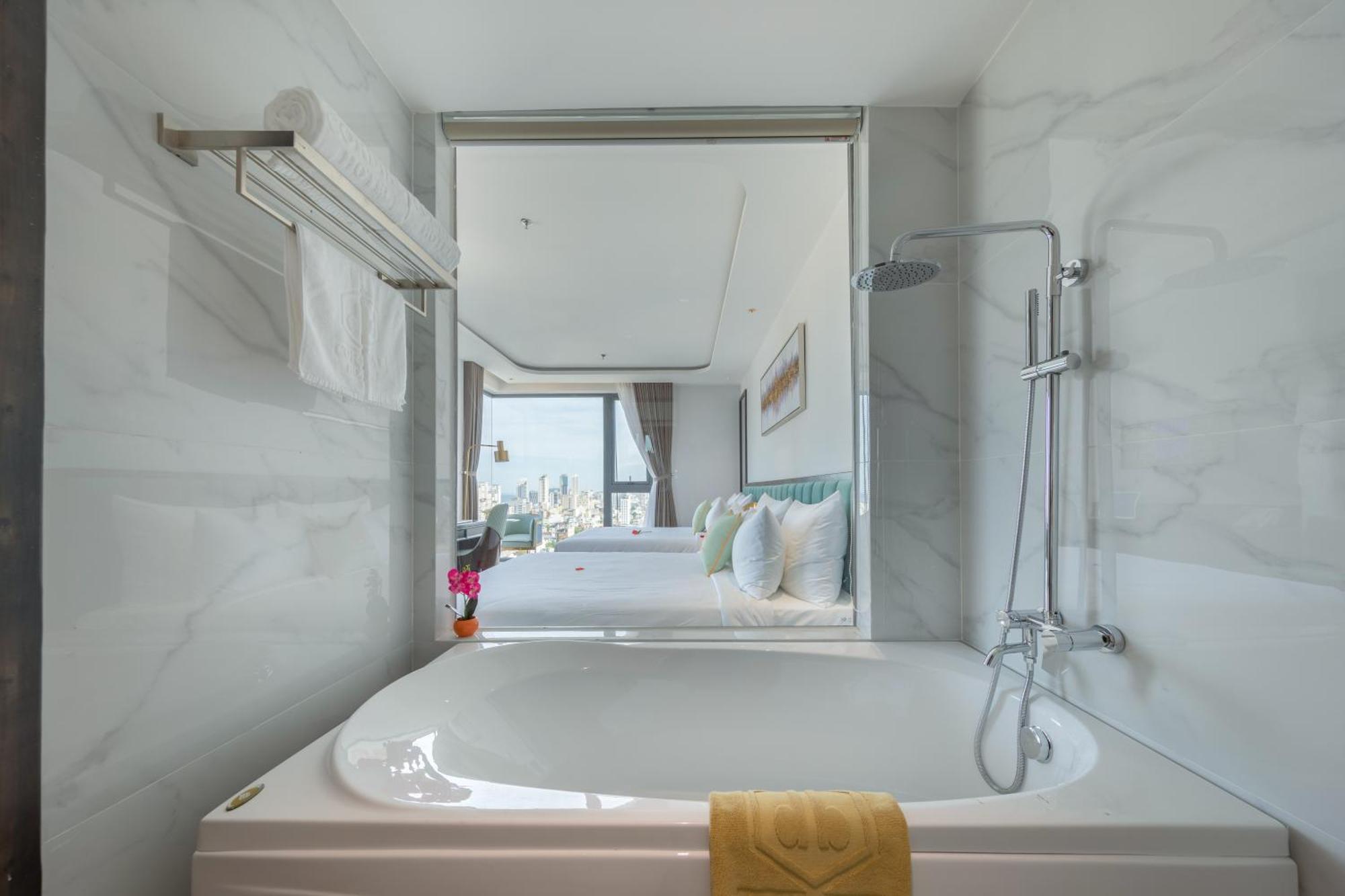 Cordial Beach Hotel Da Nang Bagian luar foto